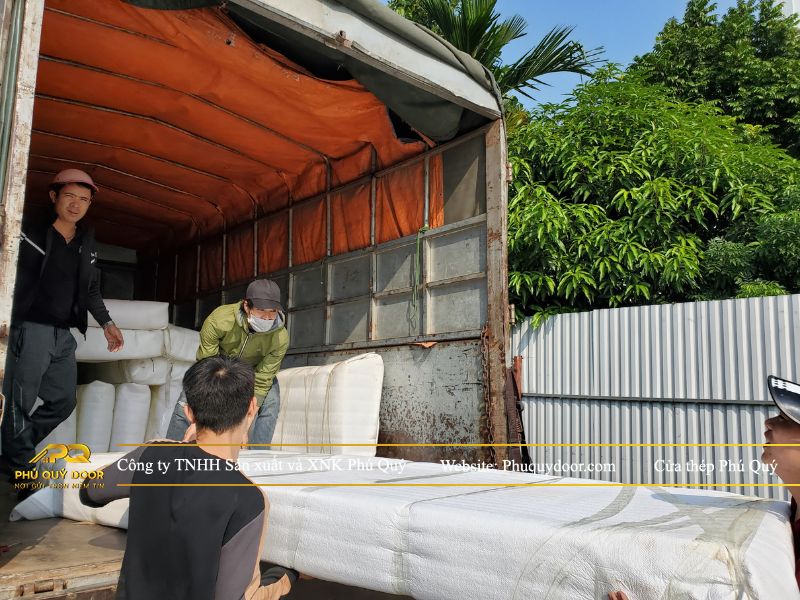 cửa chính 2 cánh nhập khẩu tại Phú Quý Door