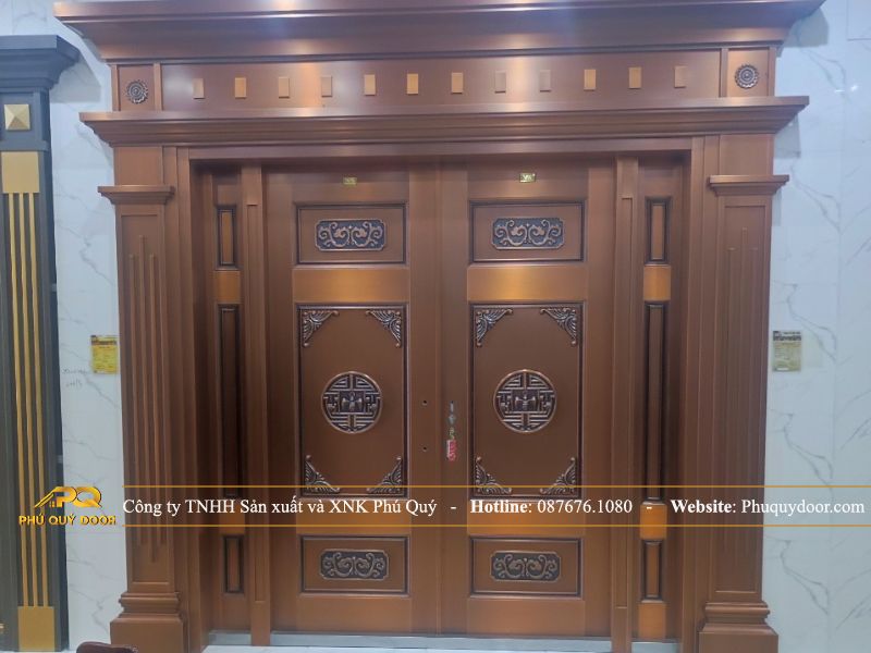 mẫu cửa thép 4 cánh cổ điển