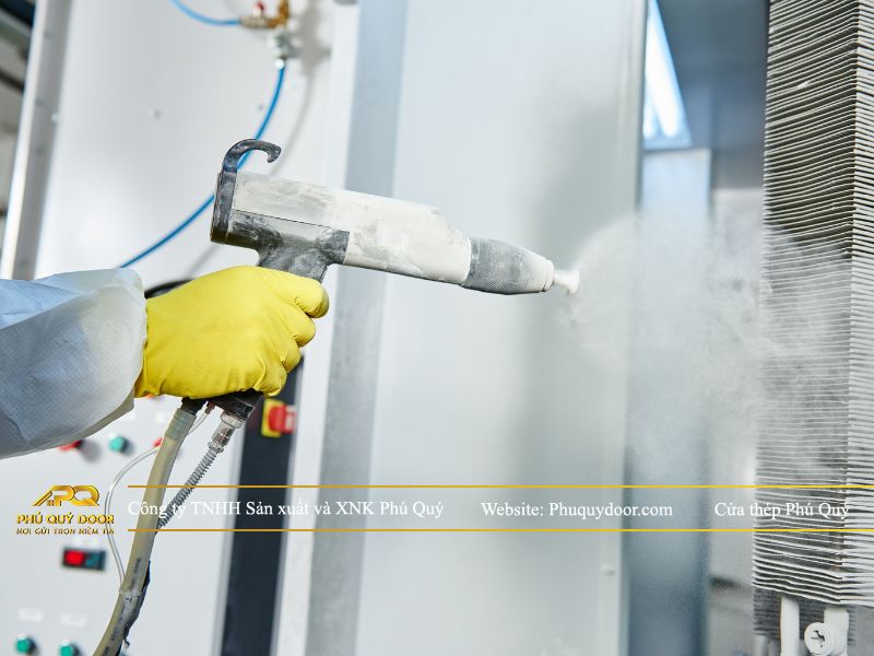 Cửa thép sơn tĩnh điện là gì? So sánh sơn phủ film, sơn ô tô